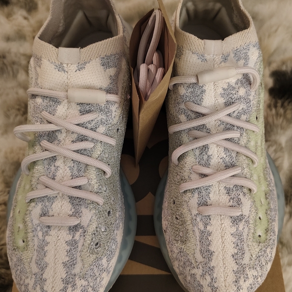 Yeezy boost 380 size 7 men's 8 women, Alien Blue color - Picture 5 of 5